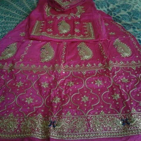 Pour poshak danka work Danka Work Poshak, Marwadi Dress, Danka Work, Poshak Rajputi, Rajputi Culture, Bridal Suits Punjabi, Brides Mother, Tiger Print Dress, Rajasthani Dress