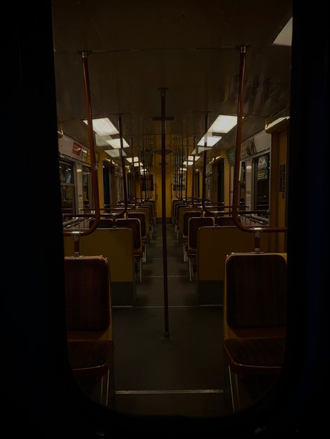 Old Trains Aesthetic, Horror Train Station, Ghost Train Aesthetic, Abandoned Train Station Aesthetic, Old Dreamcore, Dreamcore Train, Old Train Aesthetic, Train Inside, Hospital Games