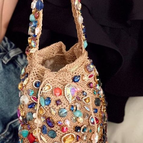 Fancy Purses, Beaded Bags, Crochet Bag, Boho Chic, Macrame, Crochet, On Instagram, Handbags, Macramé