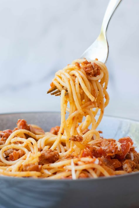 Quick and easy spaghetti recipe with Italian sausage. The tomato-based sauce gets its seasoning from the sweet and spicy sausages. Our favorite way to make spaghetti! Pasta With Protein, Sweet And Spicy Sausage, Spaghetti And Meatball Recipes, Recipe With Italian Sausage, Easy Spaghetti Recipe, Making Spaghetti Sauce, Italian Sausage Spaghetti, Pizza Sausage, Sausage Pasta Sauce