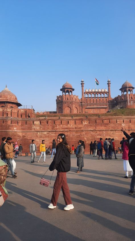 Red Fort Delhi, Delhi Photography, Red Fort, Doodle On Photo, Amazing Nature Photos, Aesthetic Vibes, Fake Pictures, Photo Idea, Amazing Nature