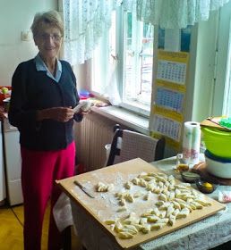 Polish food and recipes: Kopytka (little hoof dumplings) recipe Polish Bread, Ukrainian Dishes, Polish Cookies, Polish Foods, Food From Different Countries, Lithuanian Recipes, Polish Culture, Reindeer Horns, Polish Heritage