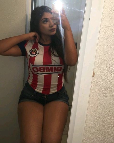 Chivas Jersey Outfit Women, Mexican Women, Jersey Girl, Jersey Outfit, Closet Fashion, Different Styles, Sports Bra, Fashion Outfits, Bra