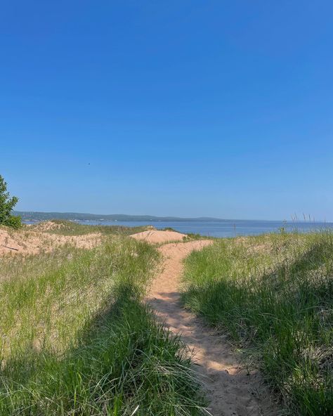 #lakesuperior #minnesota #duluth #beach #aesthetic Duluth Aesthetic, Lake Superior Aesthetic, Minnesota Summer Aesthetic, Minnesota Aesthetic, Minnesota Summer, Feeling Minnesota, Duluth Minnesota, Duluth Mn, Summer 2025