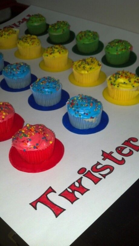 Game Night Twister Cupcakes Game Theme Snacks, Game Night Ideas Decorations, Game Night Party Ideas Decorations, Game Night Decor Ideas, Board Game Themes Party, Board Games Birthday Party, Game Night Cupcake Ideas, Game Night Dessert Ideas, Twist And Turns Vbs Snacks