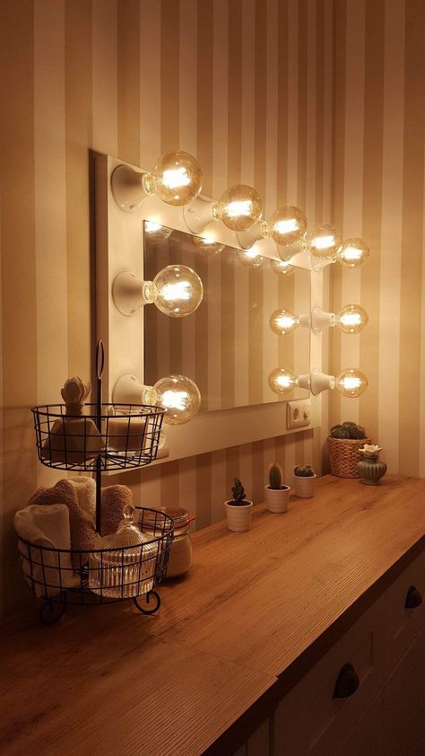 Hollywood-style vanity mirror with lights Dressing Room Bedroom, Bulb Mirror, Hollywood Vanity Mirror, Vanity Mirror With Lights, Hollywood Vanity, Lighted Makeup Mirror, Hollywood Lights, Color Lighting, Hollywood Style