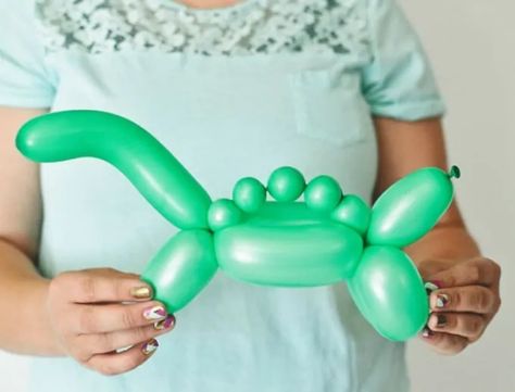 Decorate With Balloons, Balloon Dinosaur, Balloon Projects, Pineapple Balloons, Diy Animals, Diy Turkey, Cool Crafts, Diy Pineapple, Children's Book Characters