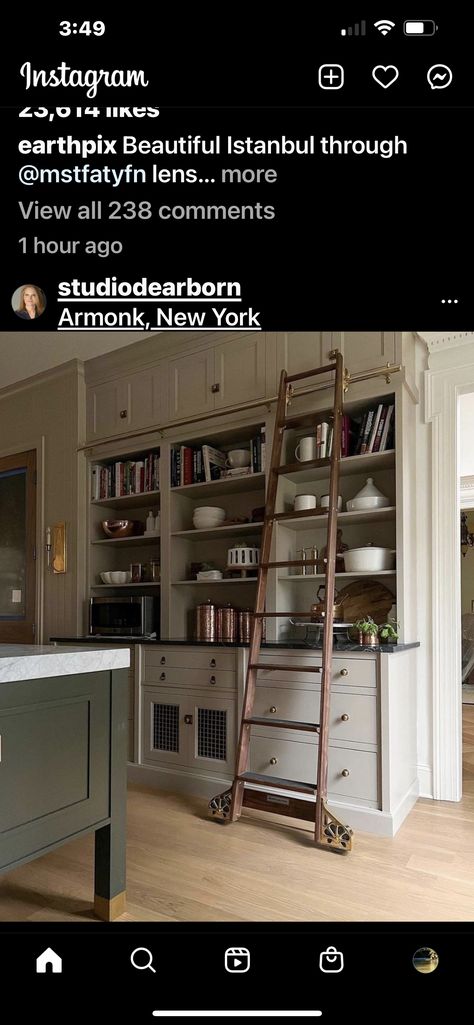 Colonial Style Kitchen, Modern Colonial Style, Kitchen Bookcase, Kitchen Ladder, Colonial Kitchen, Library Ladder, Modern Colonial, Casas Coloniales, Upper Cabinets