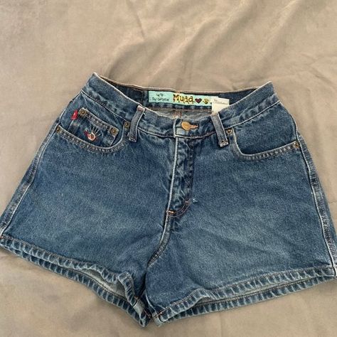 Mudd vintage lowrise denim shorts Trendy Denim Shorts, Jean Shorts Vintage, Cute Shorts Aesthetic, Jean Shorts Aesthetic, Denim Shorts Aesthetic, 90s Spring Fashion, Aesthetic Denim Shorts, Short Jorts, 90s Denim Shorts