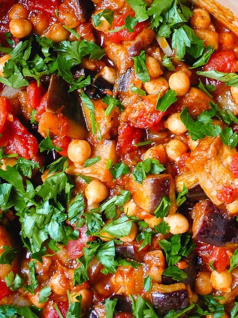 Zoomed in view of Lebanese moussaka with parsley scattered atop Lebanese Moussaka, Turkish Moussaka Recipe, Mouloukhia Lebanese, Authentic Greek Moussaka Recipe, Authentic Greek Mousakka, Vegetable Moussaka, Aubergine Salad, Moussaka Recipe, Lebanese Recipes