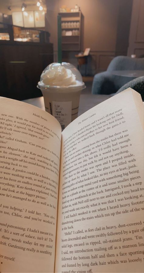 Starbucks And Books Aesthetic, Reading Aesthetics, Imagenes Aesthetic, Reading Aesthetic, Dream Date, Girl Reading, Back Off, Books To Buy, Winter Garden