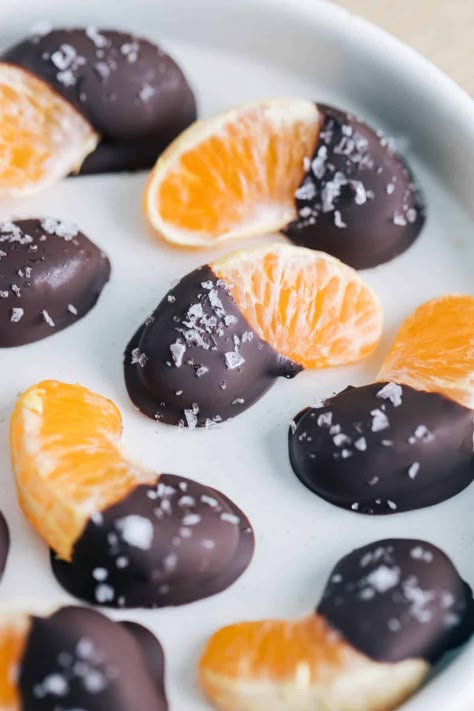 Healthy Holiday Treats, Slices Recipes, Salted Chocolate, Snacks Für Party, Chocolate Orange, Chocolate Dipped, Snack Time, Finger Food, Healthy Desserts