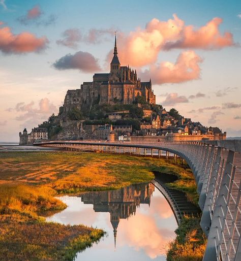 In a city that is meant to be explored, discover the best activities for an unforgettable trip to the heart of Normandy.  Mont Saint-Michel. Normandy, France 📸 pol.albarran  #travel #travelguide #travel2020 #travelitaly #traveltheworld #worldtravel #travelgoals #travelbucketlist #bucketlist #travelitinerary #thingstodo #bestplaces #travellist Mt St Michel, Mont Saint Michel France, Europe Photos, France Photos, Destination Voyage, Bank Of America, A Castle, Future Travel, Beautiful Places To Travel