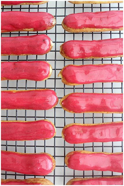 Foodagraphy. By Chelle.: Vanilla Bean Eclairs with Raspberry Glaze Raspberry Eclairs, Foodie Desserts, Eclair Cream, Eclairs Dessert, Eclair Cake Recipes, Raspberry Glaze, Whipped Cream Desserts, Swiss Rolls, Eclair Recipe