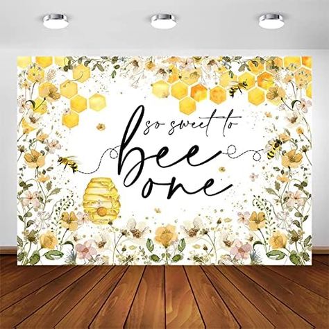 Birthday Photoshoot Background, Bee Birthday Party Decorations, One Theme Birthday, Sweet To Bee One, Bee 1st Birthday, Background Cake, 1st Bee Day, 1st Birthday Backdrop, Wooden Backdrop