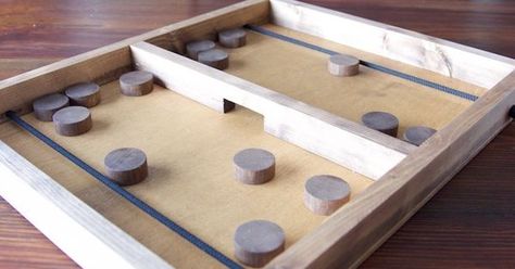 diy-pucket-game - Free Plans | rogueengineer.com #DiyPucketGame#babyandchildDIYplans Diy Wooden Games, Scrap Wood Diy, Using Scrap Wood, Board Games Diy, Inspiration Crafts, Woodworking Box, Wood Games, Uncommon Goods, Easy Build