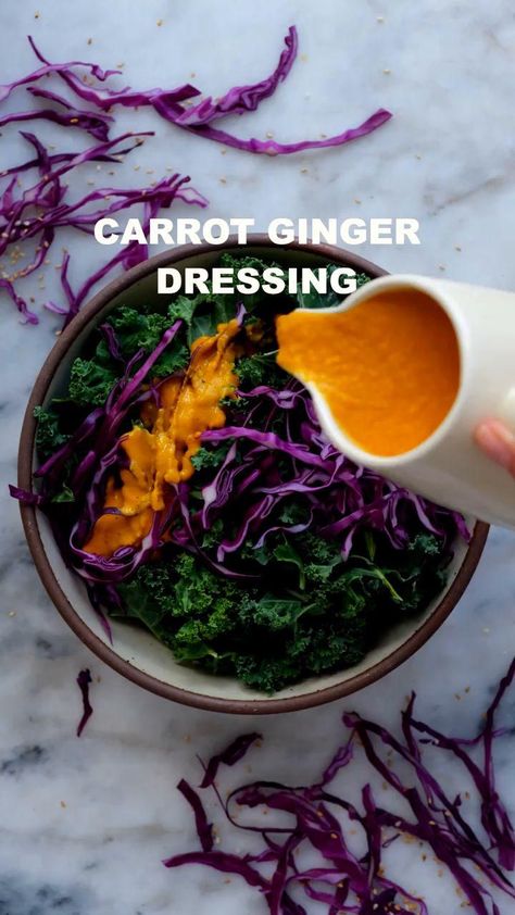 Carrot Ginger Dressing: your new favorite condiment! This sauce is zingy, slightly sweet, SO refreshing, and incredibly versatile! Just 8 INGREDIENTS, 1 BLENDER, and 10 MINUTES required for soy-free, naturally-sweetened, carrot ginger deliciousness. Drizzle this on salads, bowls, rice, and beyond! Salads Bowls, Carrot Ginger Dressing, Resep Salad, Salad Dressing Recipes Homemade, Minimalist Baker, Ginger Dressing, Carrot And Ginger, Vegan Sauces, Salad Dressing Recipes