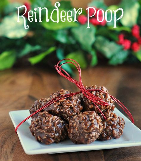 Reindeer Poop Cookie Recipe : Make the kids giggle this Christmas Holiday with a delicious recipe Homemade Star Crunch, Reindeer Photography, Log Reindeer, Reindeer Animal, Reindeer Footprint, Reindeer Makeup, Star Crunch, Kids Christmas Treats, Reindeer Chow