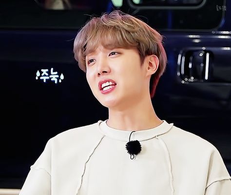 Run BTS! 2020 - EP.110 J-hope Gifs, Jhope Funny, Jhope Gif, J Hope Gif, Jin Gif, Smile Gif, Caption For Friends, Jhope Cute, Bts Aesthetic Wallpaper For Phone