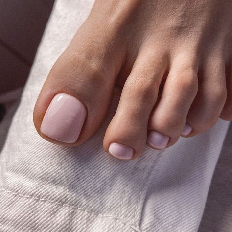 Winter Nails Toe 2023-2024 21 Ideas: A Trendsetter's Guide - women-club.online Minimalist Pedicure, Nails For Toes, Pedicure Colors, Metallic Nail Polish, Toe Nail Color, Cute Toe Nails, Summer Toe Nails, Nail Care Tips, Nail Fungus