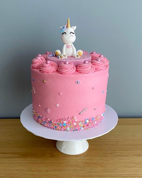 Ella Harvey on Instagram: “Happy 5th Birthday to Elodie! Buttercream Cake topped with a Unicorn cake topper and lots of sprinkles 🧁 #unicorncake #unicorncakes…” Five And Fabulous Birthday Cake, Sprinkle Unicorn Cake, 5th Birthday Cake Girl, Unicorn Cake Buttercream, Unicorn Buttercream Cake, Fifth Birthday Cake, Unicorn Topper, 5th Birthday Cake, Happy 5th Birthday