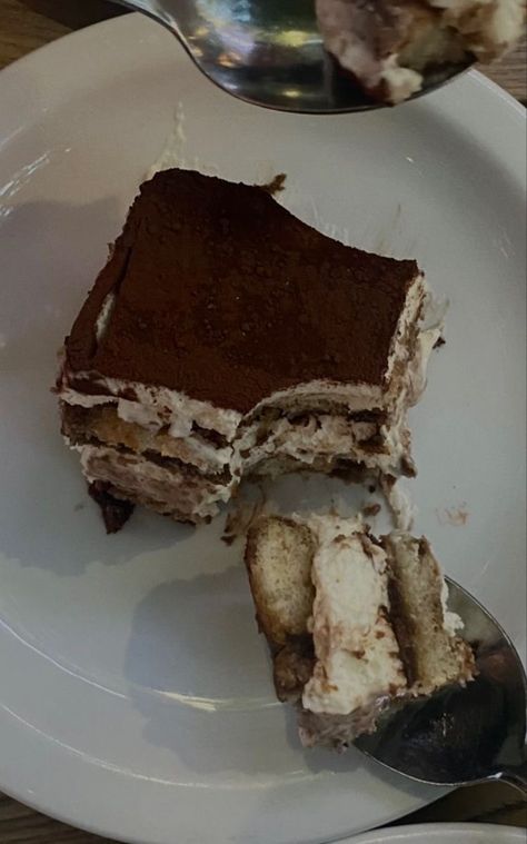 Terimisu Cake Aesthetic, Tiramisu Cake Aesthetic, Aesthetic Tiramisu, Tiramisu Aesthetic, Food Therapy, Food O, Think Food, Food Obsession, Coffee Recipes