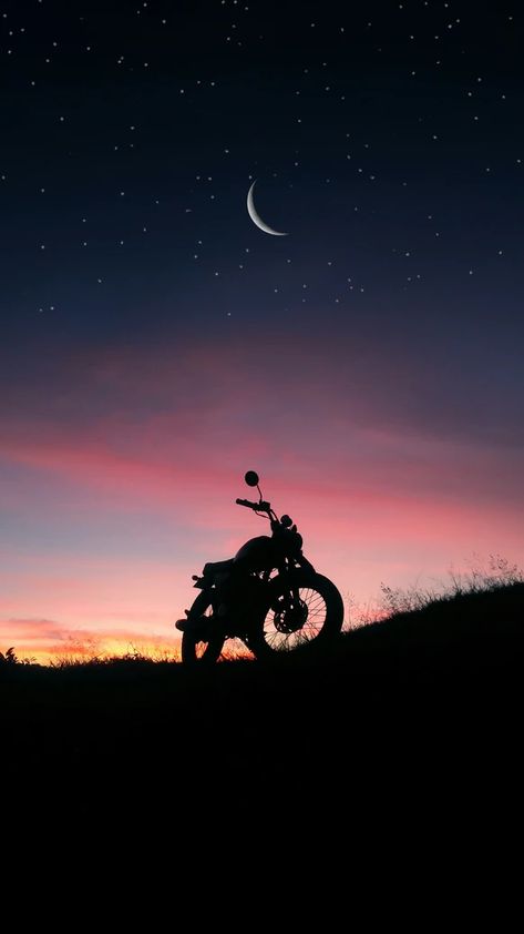 Field At Night, Sky Silhouette, Moto Wallpapers, Light Purple Wallpaper, Motorcycle Images, Bike Aesthetic, Bike Pictures, Beautiful Beach Pictures, Hacker Wallpaper