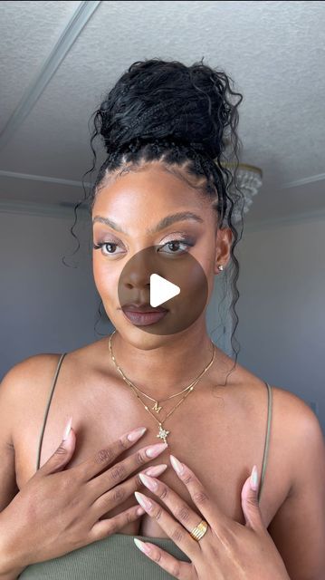 Heat Free® Hair on Instagram: "Protective style season has arrived and @lynnswayxx is ready to show up and show out all summer long in our new Luxe Braiding Collection✨. ⁣ ⁣ We love how her braider used 3 18” bundles of our Boho Deep Wave 100% Human Braiding hair for her medium boho knotless braids to achieve this natural, beautiful, and lightweight look!⁣ ⁣ ⁣ Once paired with our  Perfect Extensions Kit for Wavy/ Curly Textures you get beautifully defined curls ready for all that summer has to offer ☀️.⁣ ⁣ Find your best summer protective style at heatfreehair.com (link in bio). ⁣ ⁣ ⁣ ⁣ ⁣ ⁣ ⁣ ⁣ #braidseason #bohobraids #bohoknotless  #goddessbraids #bohoknotlessbraids" Side Boho Braid Wedding Hairstyles, Deep Wave Knotless Braids, Boho Knotless Updo Styles, Updo Boho Hairstyles, Styling Boho Braids Black Women, Boho Braids For Wedding, Best Hair For Boho Knotless Braids, Styles With Boho Knotless Braids, Deep Wave Boho Knotless