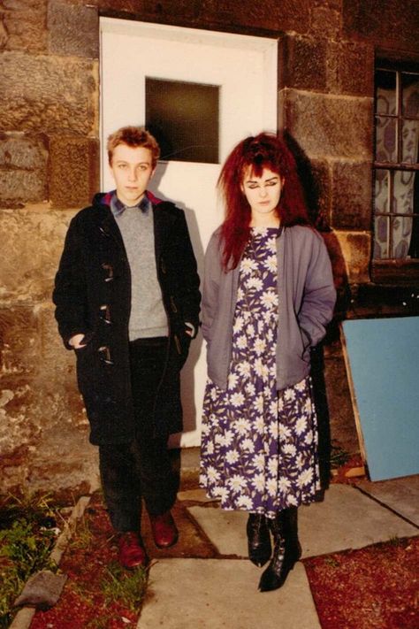 ((GLASGOW))  Stephen+Robbie+(The+Pastels)+and+Jill+Bryson+(Strawberry+Switchblade),+1982 Strawberry Switchblade, Black Straight Skirt, Indie Scene, Punk Scene, New Romantics, Usa Outfit, 1980s Fashion, Punk Outfits, Indie Fashion