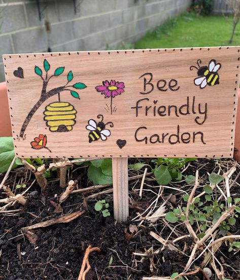 Garden Signs Diy, Wood Burning Pen, Bee Friendly Garden, Design Backyard, Eco Garden, Nest Box, Garden Labels, Backyard Movie Nights, Deck Porch