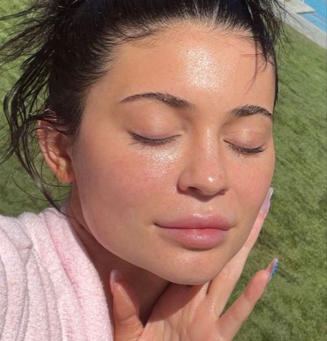 Kylie Without Makeup, Kim Kardashian Without Makeup, Kylie J, Kylie Jenner Makeup, No Makeup, Without Makeup, Khloe Kardashian, Fashion Poses, Kim Kardashian