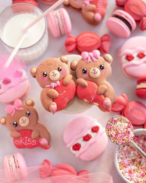 Valentines Macarons, Homemade Macarons, Christmas Cookie Cake, Macaroon Cookies, Macaron Cake, Valentines Day Desserts, Valentines Food, Bakery Cafe, Cute Cookies