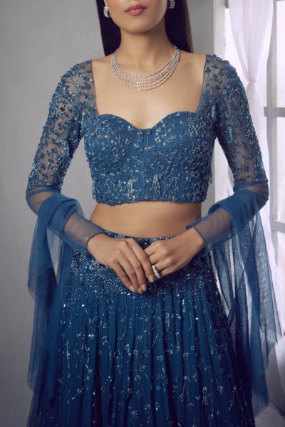 Dark Blue Lehenga, Modern Blouse Designs, Full Sleeves Blouse Designs, Lengha Blouse Designs, Netted Blouse Designs, Indian Outfits Lehenga, Wedding Lehenga Designs, Lehenga Blouse Designs, Gaun Fashion