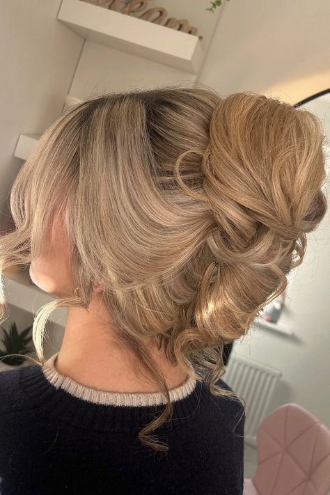 Woman with a messy twisted updo. Cute Christmas Hair, Festive Hairstyles, Twisted Updo, Christmas Hairstyles, Killer Heels, Holiday Hairstyles, Christmas Hair, Gorgeous Christmas, Face Framing