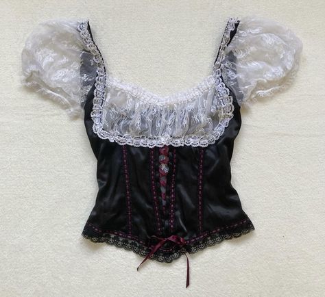 Corset Top Outfit, Vampire Halloween, Alt Outfits, Aesthetic Grunge Outfit, Halloween Top, Fashion Killa, Fashion Sewing, Dream Wardrobe, Cute Tops