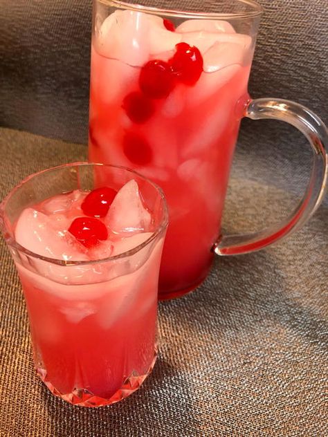 Easy Cherry Lemonade Cherry Lemonade Recipe, Baked Potatoes In The Oven, Copycat Drink Recipes, Peach Dump Cake, Slow Cooker Times, Cherry Lemonade, Winter Cooking, Lemonade Recipe, Smoothie Drink Recipes