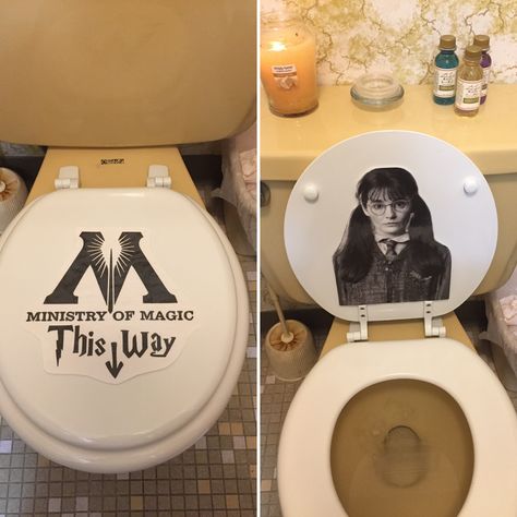 Ministry of Magic This Way - Moaning Myrtle - toilet lid decor - Harry Potter Halloween party Harry Potter Taco Bar, Moaning Myrtle Printable, Harry Potter Bachelorette Party, Harry Potter Watch, Harry Potter Bachelorette, Harry Potter Snacks, Harry Potter Parties Food, Harry Potter Movie Night, Harry Potter Party Decorations