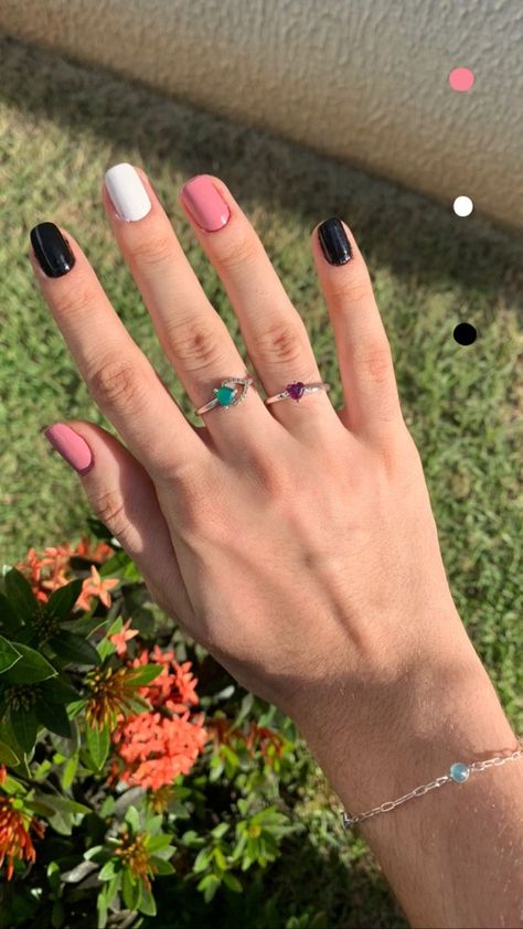 Nails And Rings, Kutek Disney, Harry Styles Nails, Hello Nails, Hippie Nails, Subtle Nails, Simple Gel Nails, Casual Nails, Cute Gel Nails