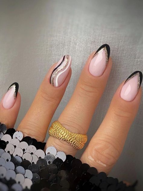 Black French Tip Nails, Black French Tip, Unghie Sfumate, French Tip Nail Designs, Moms Birthday, Summery Nails, Girly Acrylic Nails, Minimal Nails, Casual Nails