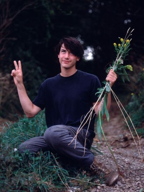 Keanu Reeves by Deborah Feingold, 1989. Keanu Reeves Tumblr, Keano Reeves, Keanu Reeves Young, Keanu Reeves Life, My Own Private Idaho, Keanu Reeves John Wick, Keanu Charles Reeves, Keanu Reeves, Actors & Actresses