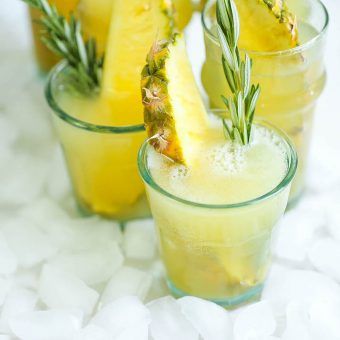 http://damndelicious.net/2017/05/04/pineapple-prosecco-punch/ Prosecco Punch, Pineapple Water, Fancy Drinks, Milk Shakes, Punch Recipes, Julia Child, Milkshakes, Summer Cocktails, Pineapple Juice