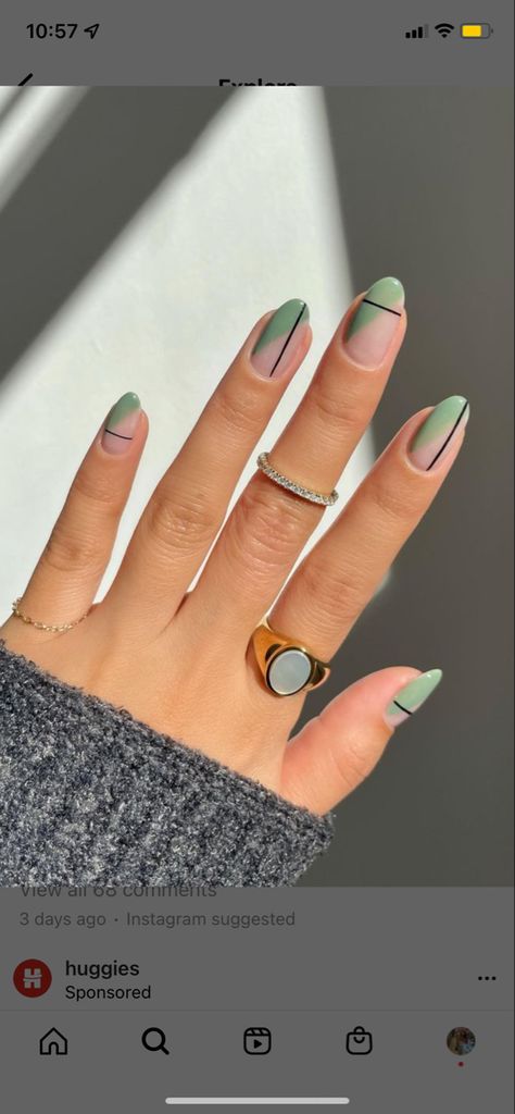 Geometric Nail Art Green, Mail Design With Lines, Green Nails With Line Design, Almond Acrylic Nails Line Designs, Gel Green Nails Art Ideas, Abstract Manicure Ideas, Modern Green Nails, Green Nails Geometric, Boho Nails Green