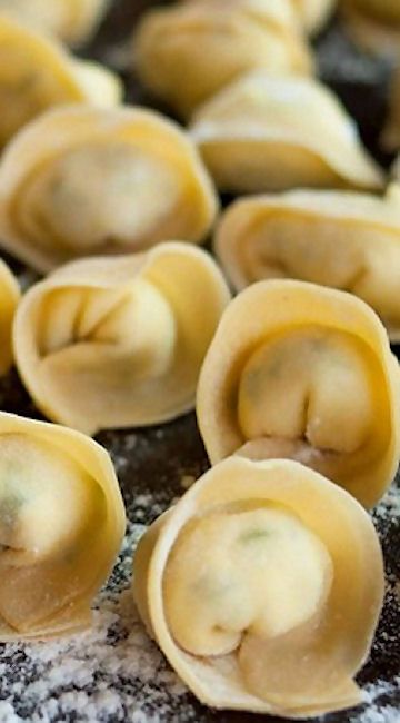 How To Make Homemade Tortellini Homemade Tortellini, How To Make Tortellini, Homemade Pasta Recipe, Tortellini Pasta, Pasta Fatta In Casa, Homemade Noodles, Romantic Dinner Recipes, Pasta Dough, Pasta Maker