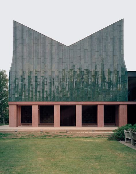 Feilden Fowles completes timber-framed dining hall at University of Cambridge Feilden Fowles, College Dining Hall, Yorkshire Sculpture Park, Battersea Power Station, Eichler Homes, London Architecture, Clerestory Windows, University Of Cambridge, Frank Gehry