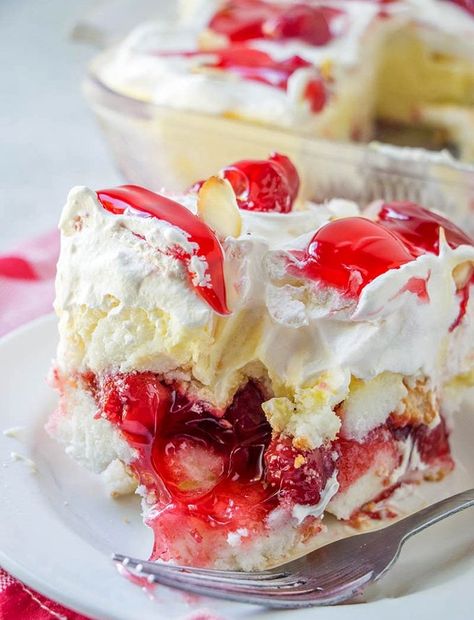 Cherry Trifle Desserts, Angel Food Cake Trifle, Heaven On Earth Cake, Cherry Trifle, Trifle Cake, Earth Cake, Cakes To Make, Trifle Desserts, Torte Cupcake