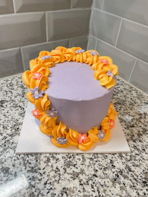 Rapunzel Birthday Cake, Tangled Cake, Bolo Rapunzel, Rapunzel Cake, 17 Birthday Cake, Buttercream Cake Designs, Easy Cake Decorating, Different Cakes, Cake Business