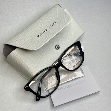 Michael Kors Glasses Frames Woman, Plastic Frame Glasses, Unique Glasses Frames, Michael Kors Glasses, Glasses Frames Trendy, Classy Glasses, Glasses Inspiration, Black Eyeglasses, Eyeglasses Case