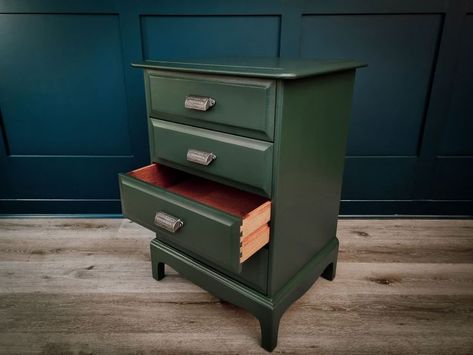 An upcycled green vintage chest of drawers Bedside Cabinet Makeover, Upcycled Tallboy, Upcycle Bedside Table, Farrow Ball Studio Green, Green Bedside Table, Stag Minstrel, Lighting Interior Design, Upcycled Ideas, Furniture Upcycle