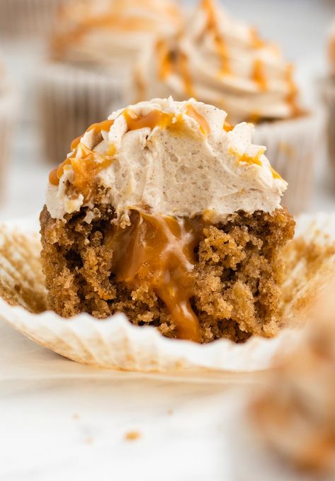 Caramel apple cupcakes are filled with caramel sauce and topped with cinnamon frosting. The apple cupcakes are soft and tender and every bite has oozing caramel. They are a great fall dessert! Iced Pumpkin Cookies, Banana Cupcake, Caramel Apple Cupcakes, Candied Pecan, Cinnamon Cupcakes, Italian Almond Cookies, Apple Cupcakes, Caramel Cupcakes, Fall Cupcakes