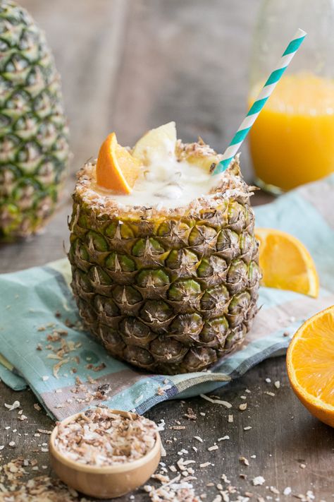 How to Make a Toasted Coconut Pineapple Cocktail in a Pineapple Cup Coconut Cocktail, Pineapple Mojito, Pineapple Drink, Pineapple Cup, Pineapple Cocktail, Pineapple Rum, Toasted Coconut, Summer Cocktails, Summer Drinks